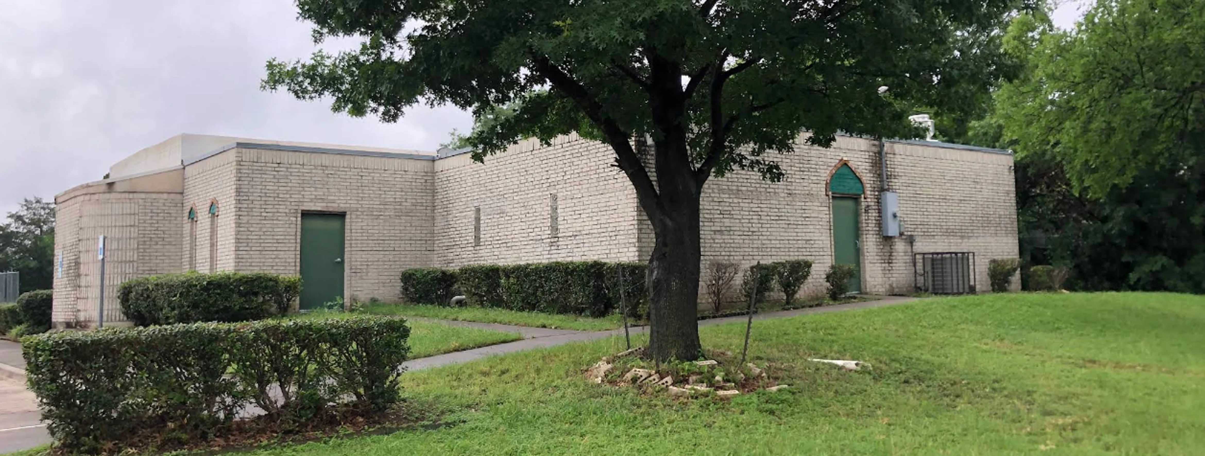 Exterior view of Masjid Al Quran Dallas building